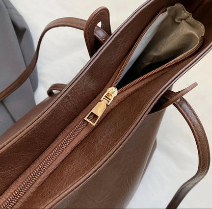 Women's black leather handbag with adjustable shoulder strap – Elegant and spacious, Solene model