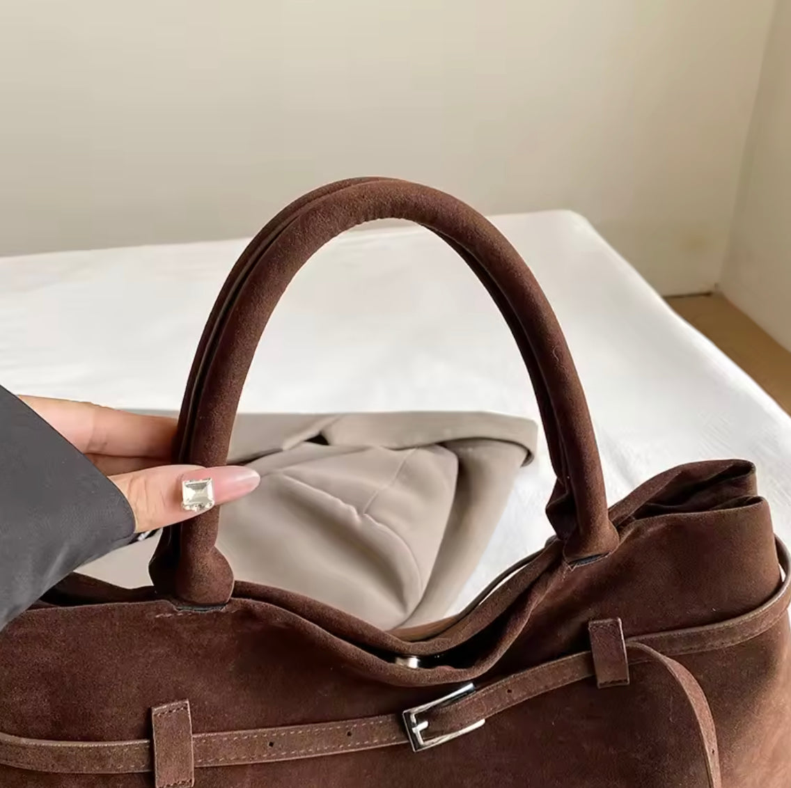 Elegant Women's Leather Handbag with Adjustable Shoulder Strap – Margaux Model Black, Beige, Red