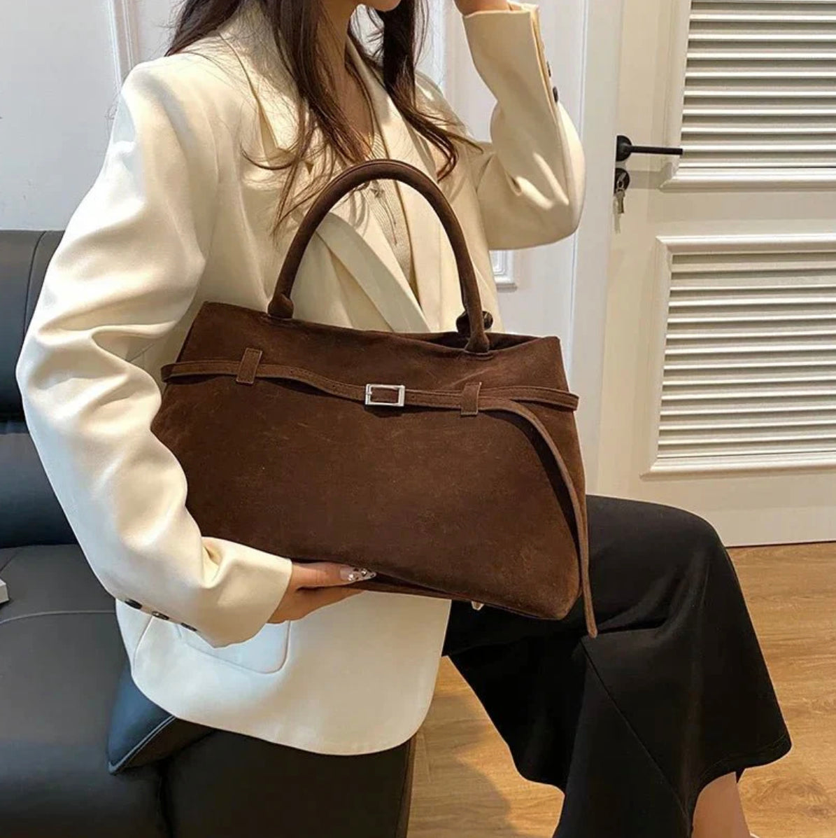 Elegant Women's Leather Handbag with Adjustable Shoulder Strap – Margaux Model Black, Beige, Red