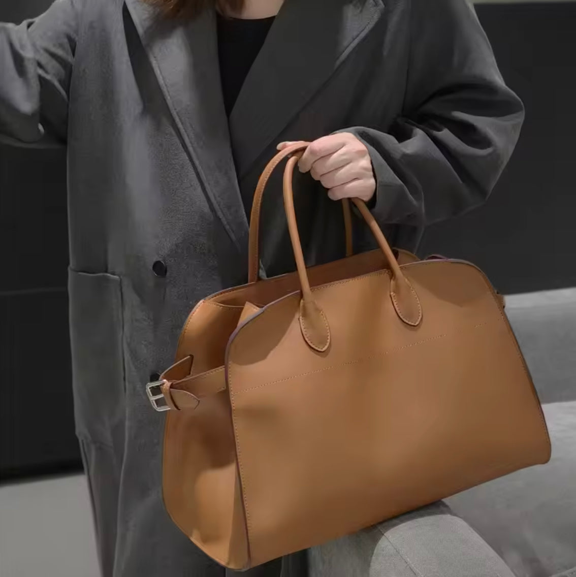 Sac à Main Femme en Cuir Végan avec Bandoulières Confortables – Style Élégant et Pratique, Dimensions 38x28x23 cm