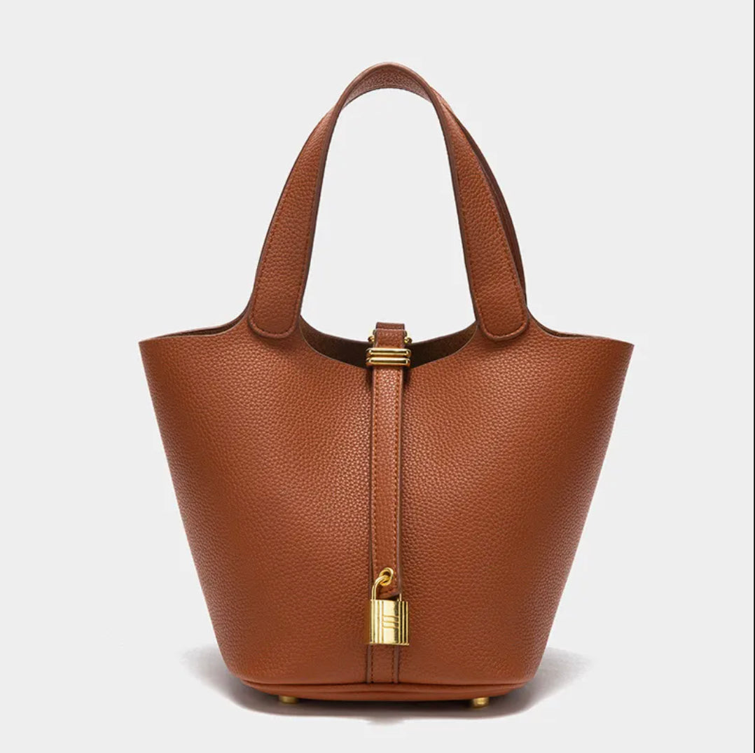 Sac à Main Femme Élégant en Cuir Végétalien avec Poignée en Acier – Sac Seau 16x20x19 cm