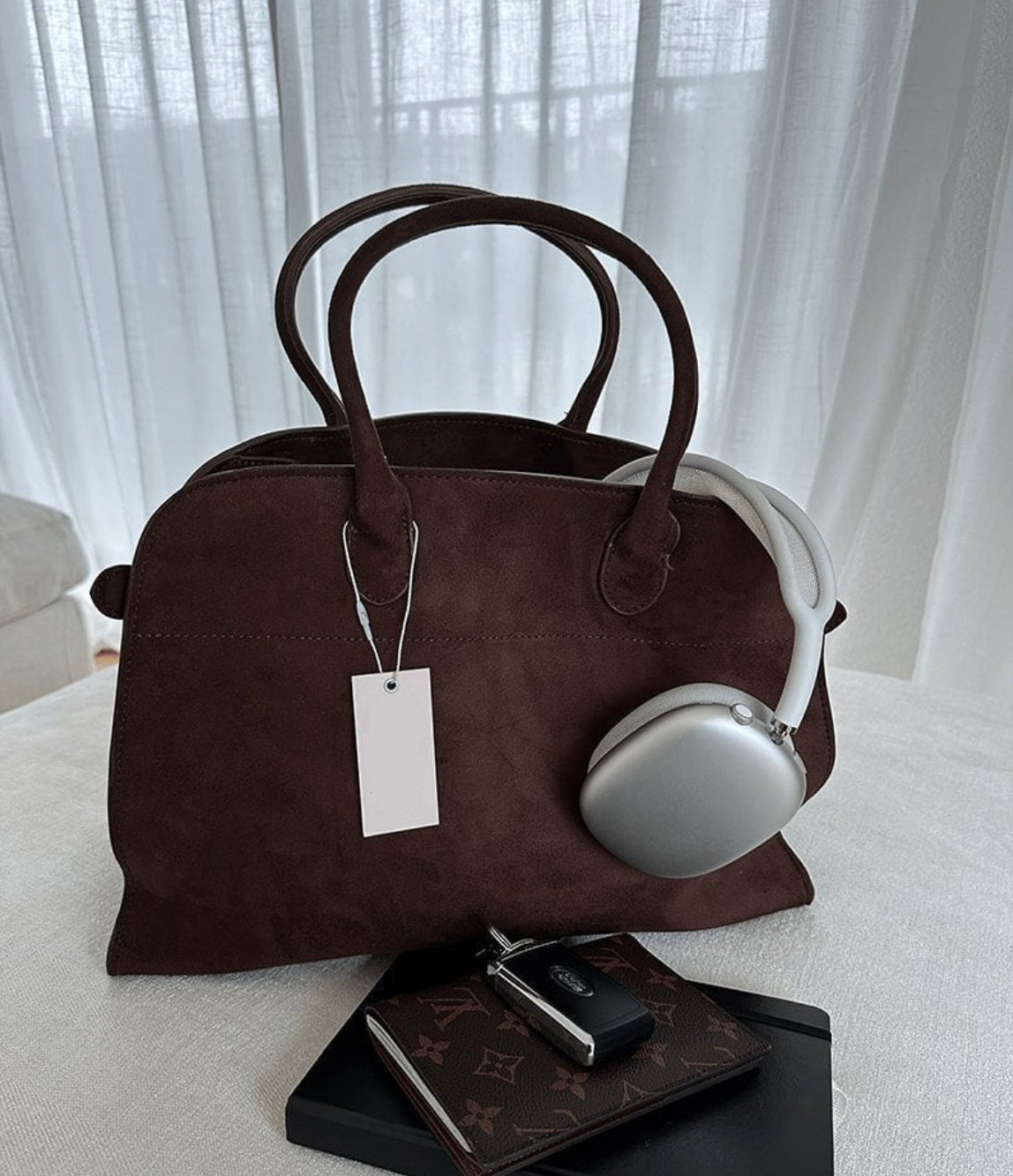 Women's Vegan Suede Leather Handbag – Elegant and Practical Shoulder Bag for Daily Use, Dimensions 38x28x23 cm