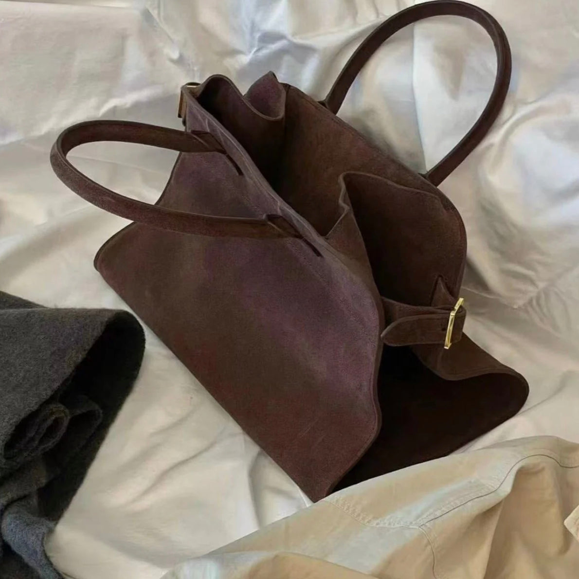 Sac à Main Femme en Cuir Suédé Végétalien – Sac Bandoulière Élégant et Pratique pour Usage Quotidien, Dimensions 38x28x23 cm
