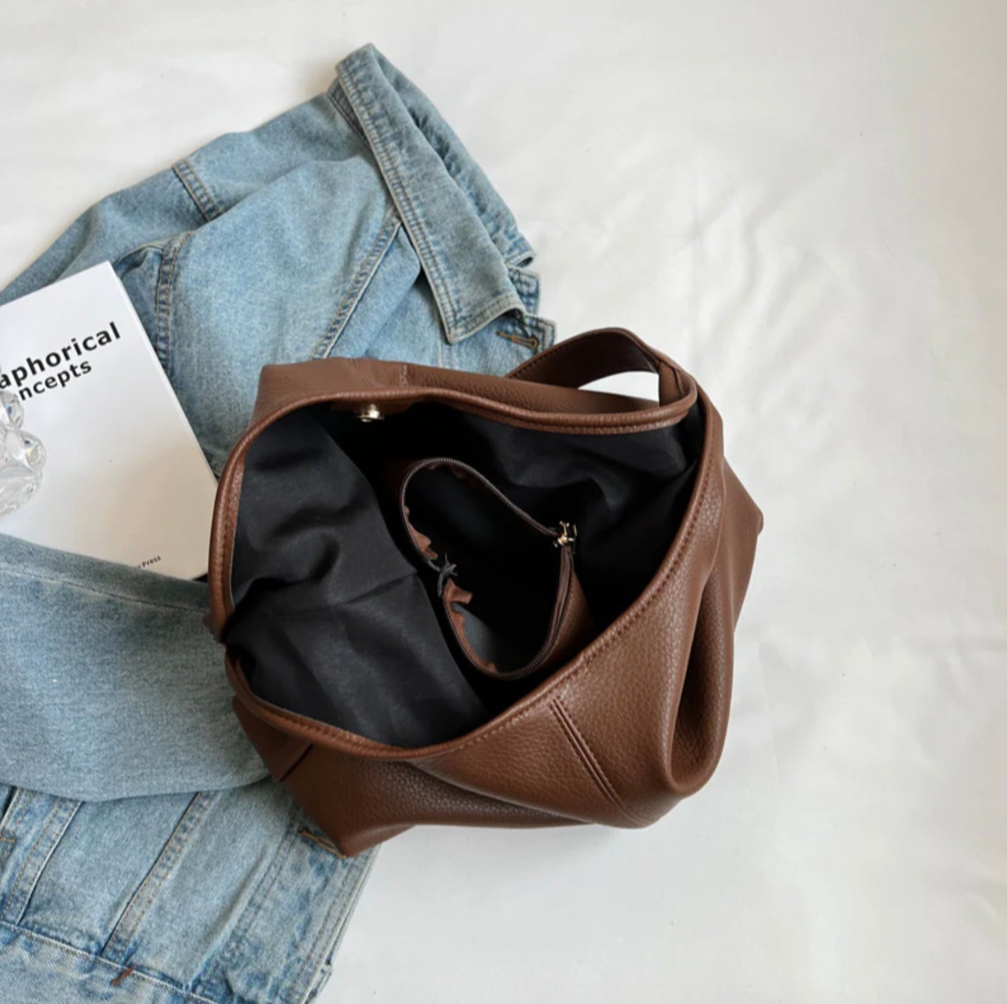 Vegan Leather Hobo Handbag for Women with Inner Pouch – Spacious and Practical, Ideal for Daily Use