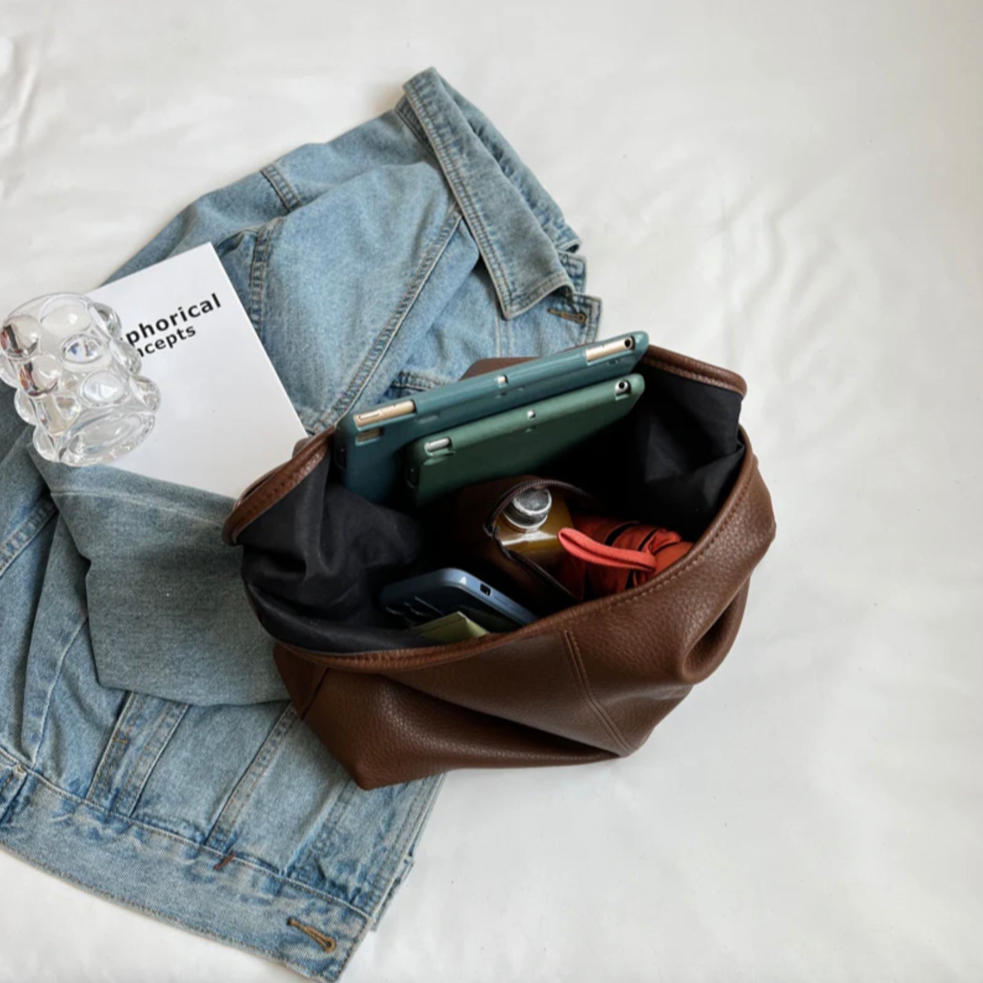 Sac à Main Hobo en Cuir Végan pour Femme avec Pochette Intérieure – Spacieux et Pratique, Idéal pour Quotidien
