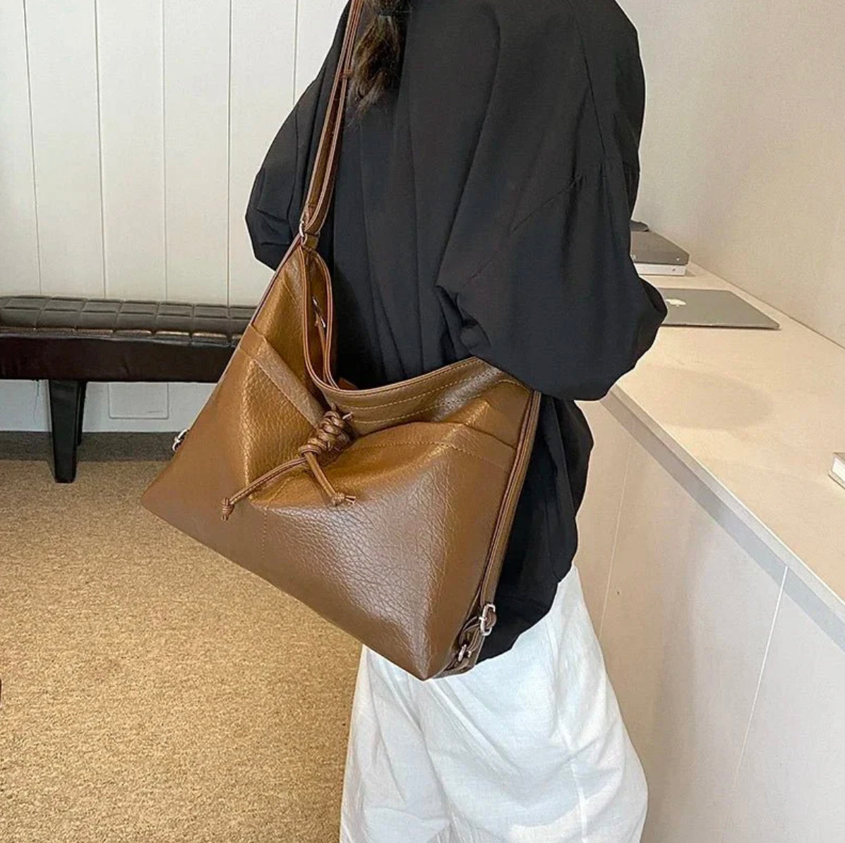 2 in 1 Women's Jade Handbag – Versatile Bag Chic Backpack in Synthetic Leather with Adjustable Shoulder Strap