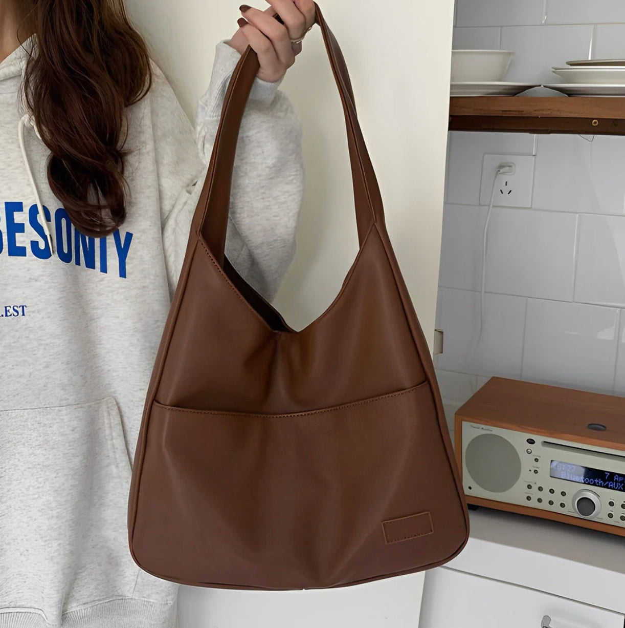 Women's Leather Handbag with Adjustable Shoulder Strap – Elegant and Practical Tote Bag for All Occasions