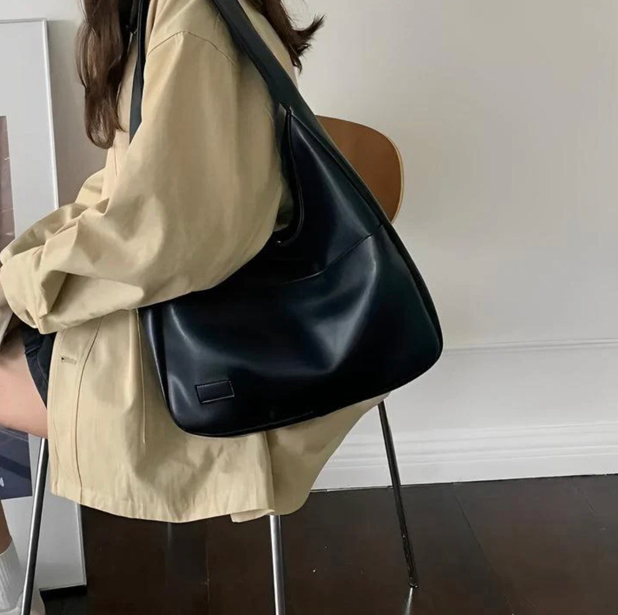 Women's Leather Handbag with Adjustable Shoulder Strap – Elegant and Practical Tote Bag for All Occasions