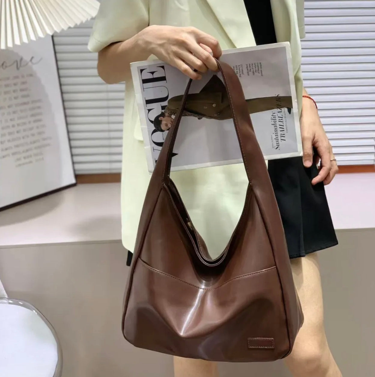 Women's Leather Handbag with Adjustable Shoulder Strap – Elegant and Practical Tote Bag for All Occasions