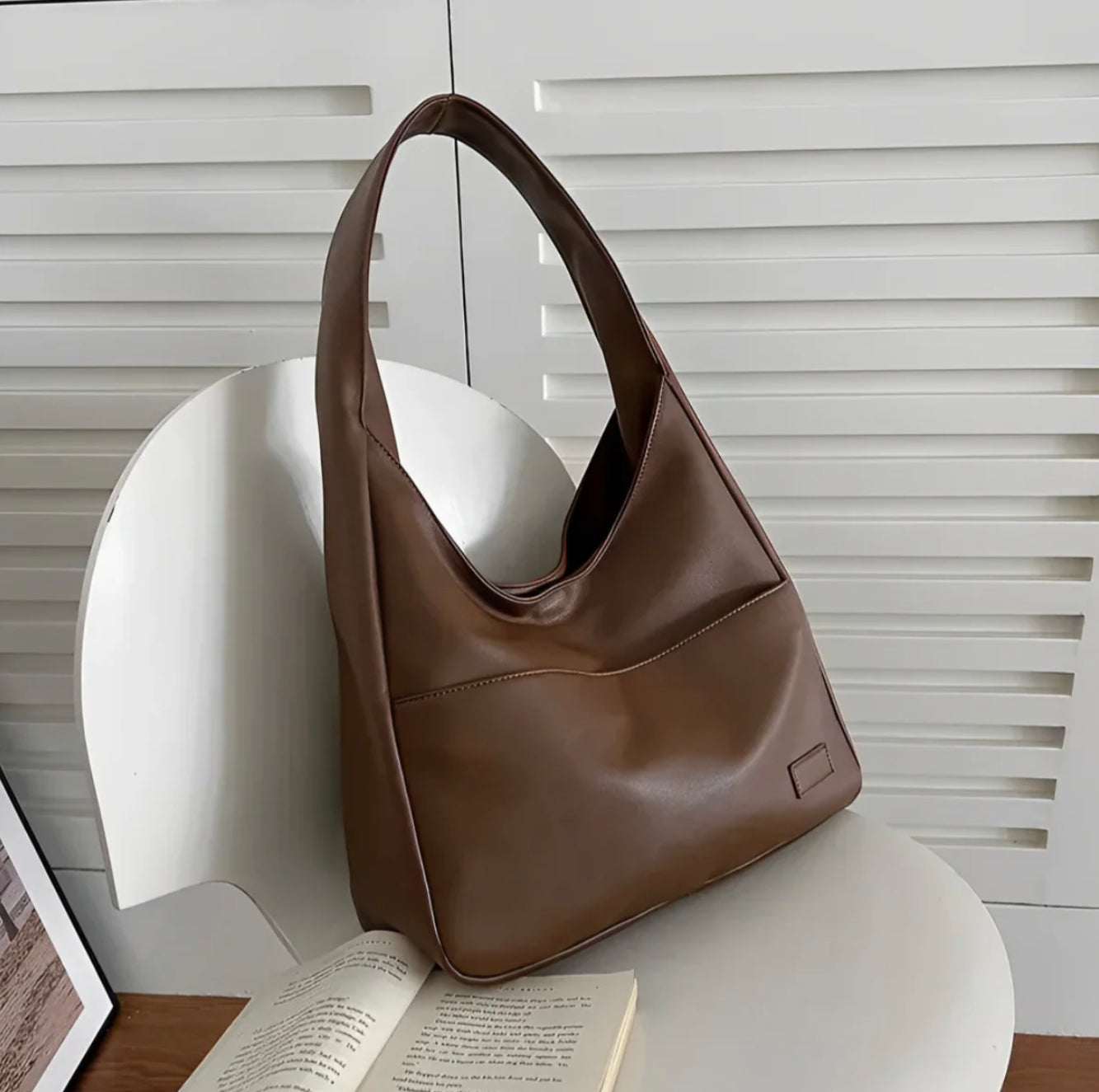 Women's Leather Handbag with Adjustable Shoulder Strap – Elegant and Practical Tote Bag for All Occasions