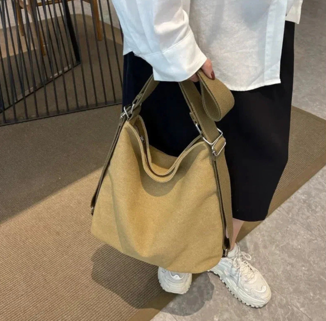 2 in 1 Elegant Women's Handbag - Practical Shoulder Bag in Synthetic Leather, Spacious Compartments, Ideal for Daily Use