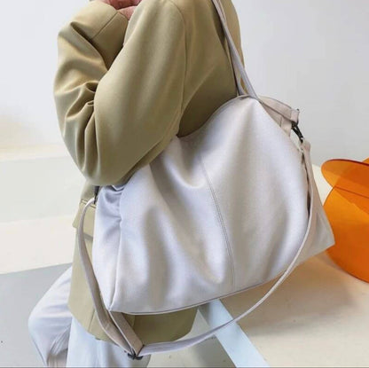 Large Women's Leather Handbag with Multiple Pockets, Adjustable Shoulder Strap – Elegant and Spacious Black or Brown