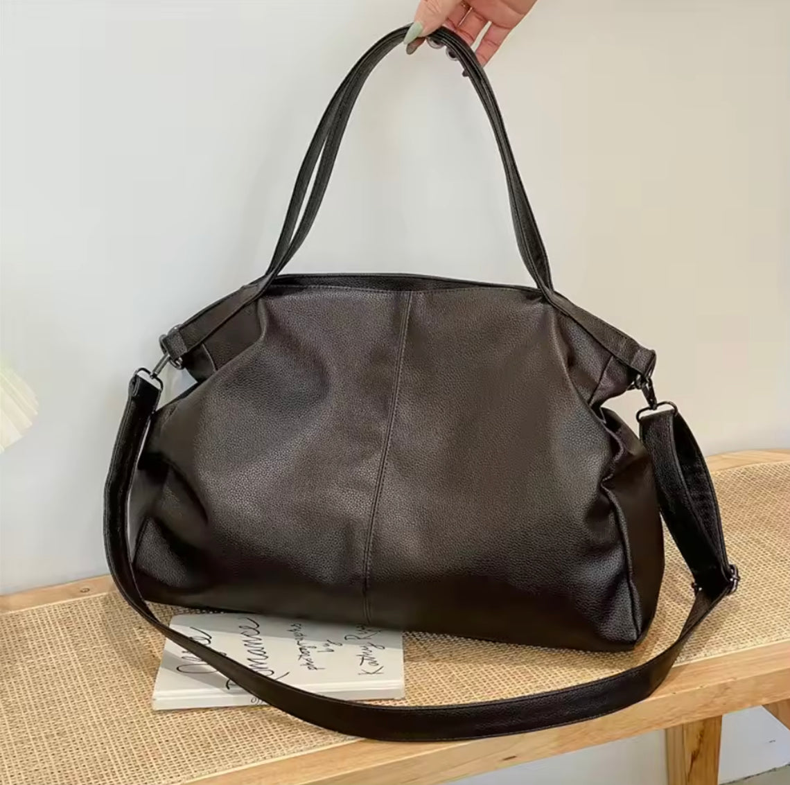 Large Women's Leather Handbag with Multiple Pockets, Adjustable Shoulder Strap – Elegant and Spacious Black or Brown