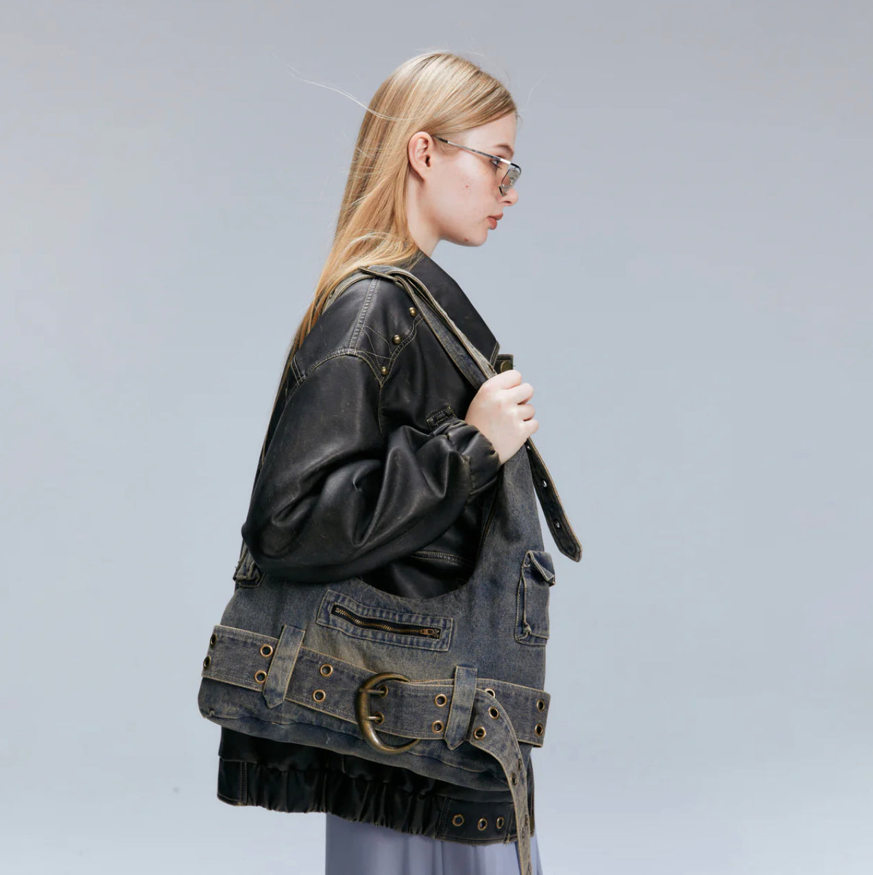 Eclectic Women's Hobo Bag in Denim with Adjustable Strap – Compact and Spacious Handbag for a Trendy Style