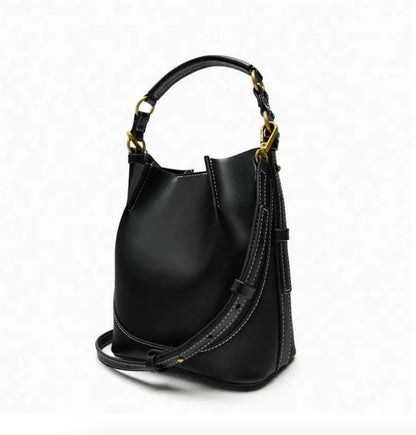 Timeless women's leather handbag – 19x21x11 cm, elegant and practical design for all occasions