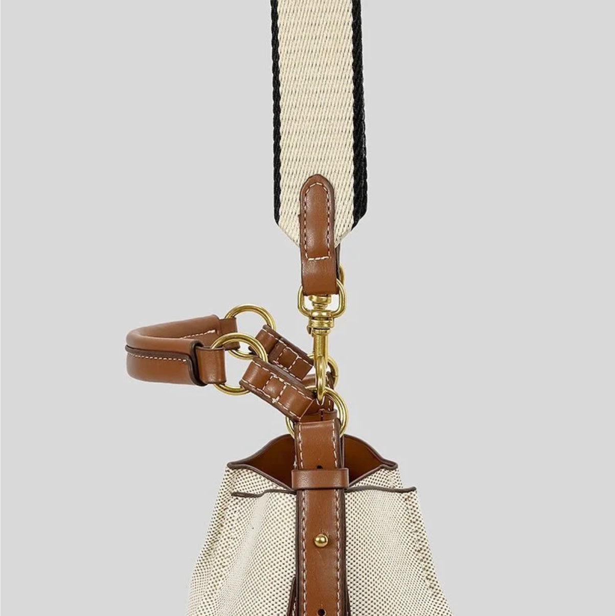 Timeless women's leather handbag – 19x21x11 cm, elegant and practical design for all occasions