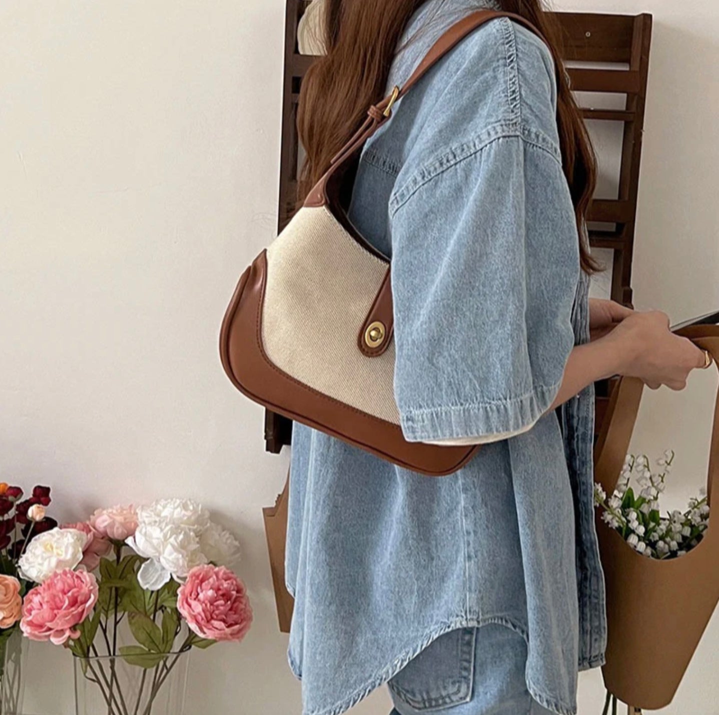 Sac à Épaule Femme Dalia Bi-Ton en Toile Texturée avec Finitions en Cuir Végan et Bandoulière Ajustable – 26 x 7 x 16 cm