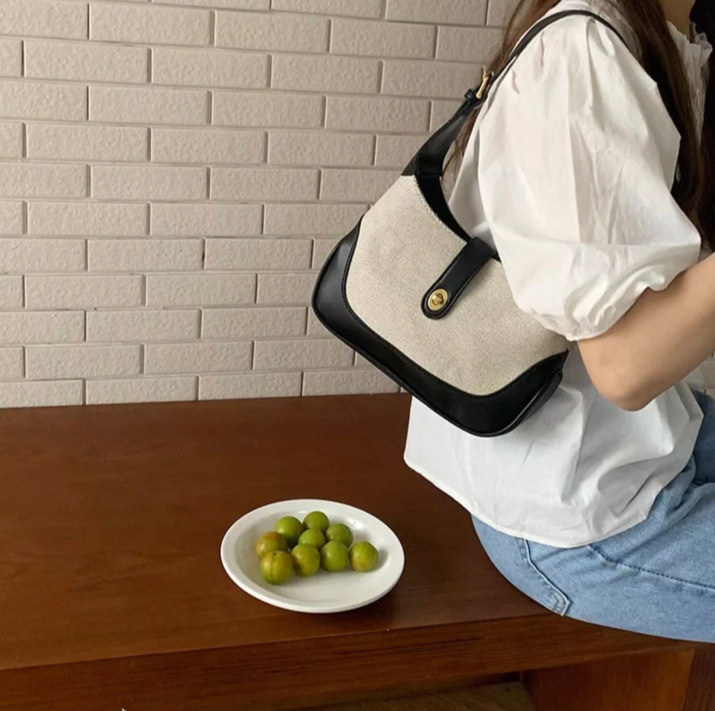 Sac à Épaule Femme Dalia Bi-Ton en Toile Texturée avec Finitions en Cuir Végan et Bandoulière Ajustable – 26 x 7 x 16 cm