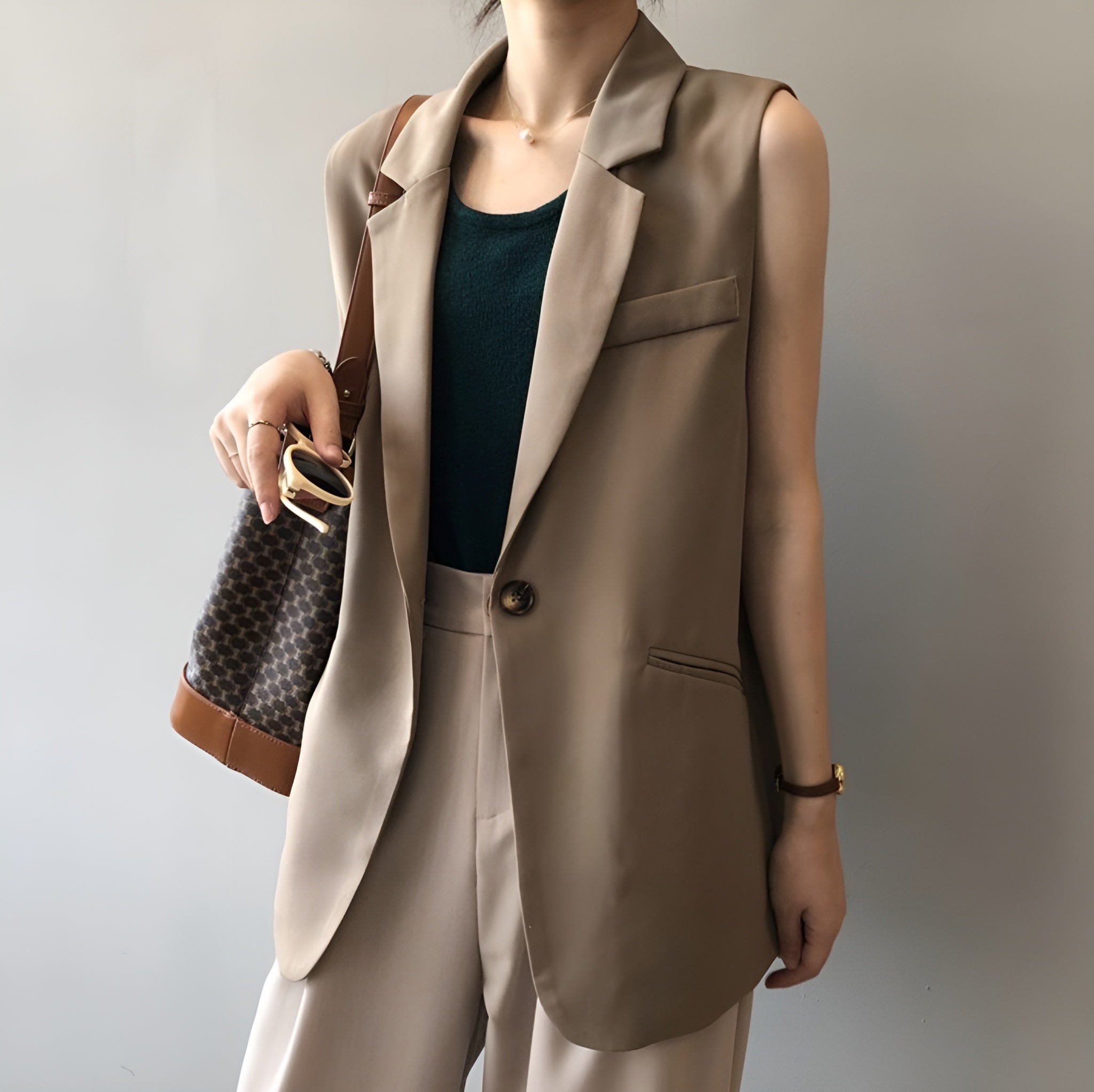 Blazer Sans Manches Femme Élégant en Polyester - Veste Blazer Chic Minimaliste Noir, Coupe Ajustée et Moderne