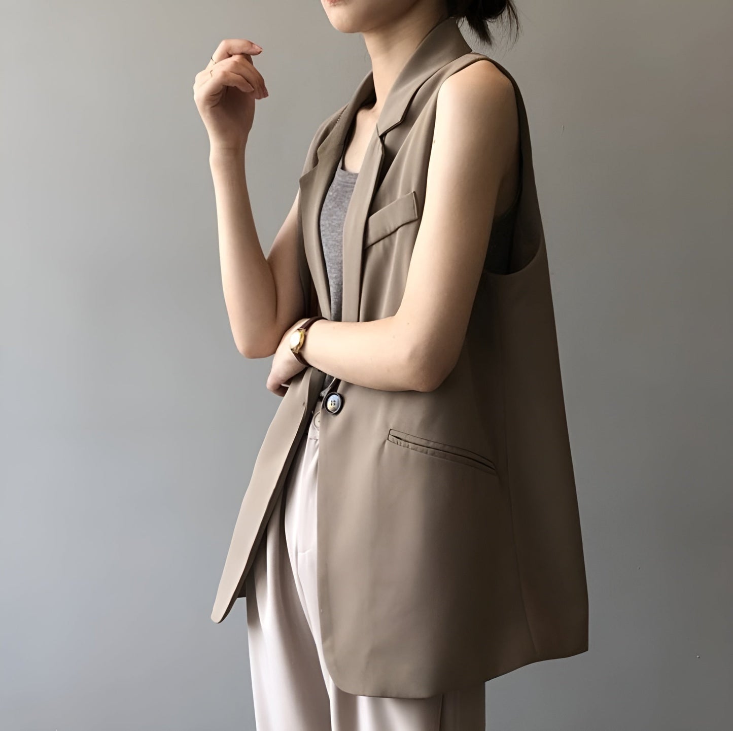 Elegant Sleeveless Women's Blazer in Polyester - Chic Minimalist Black Blazer Jacket, Fitted and Modern Cut