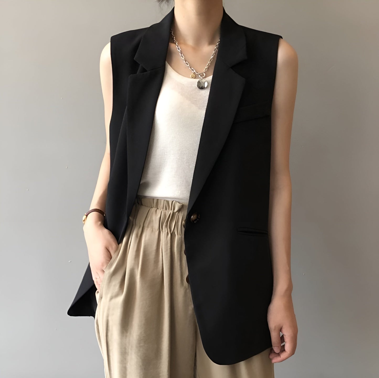 Elegant Sleeveless Women's Blazer in Polyester - Chic Minimalist Black Blazer Jacket, Fitted and Modern Cut