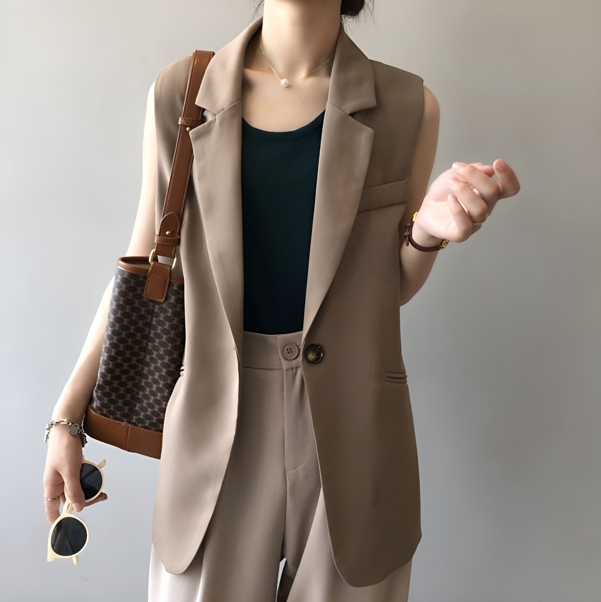Blazer Sans Manches Femme Élégant en Polyester - Veste Blazer Chic Minimaliste Noir, Coupe Ajustée et Moderne