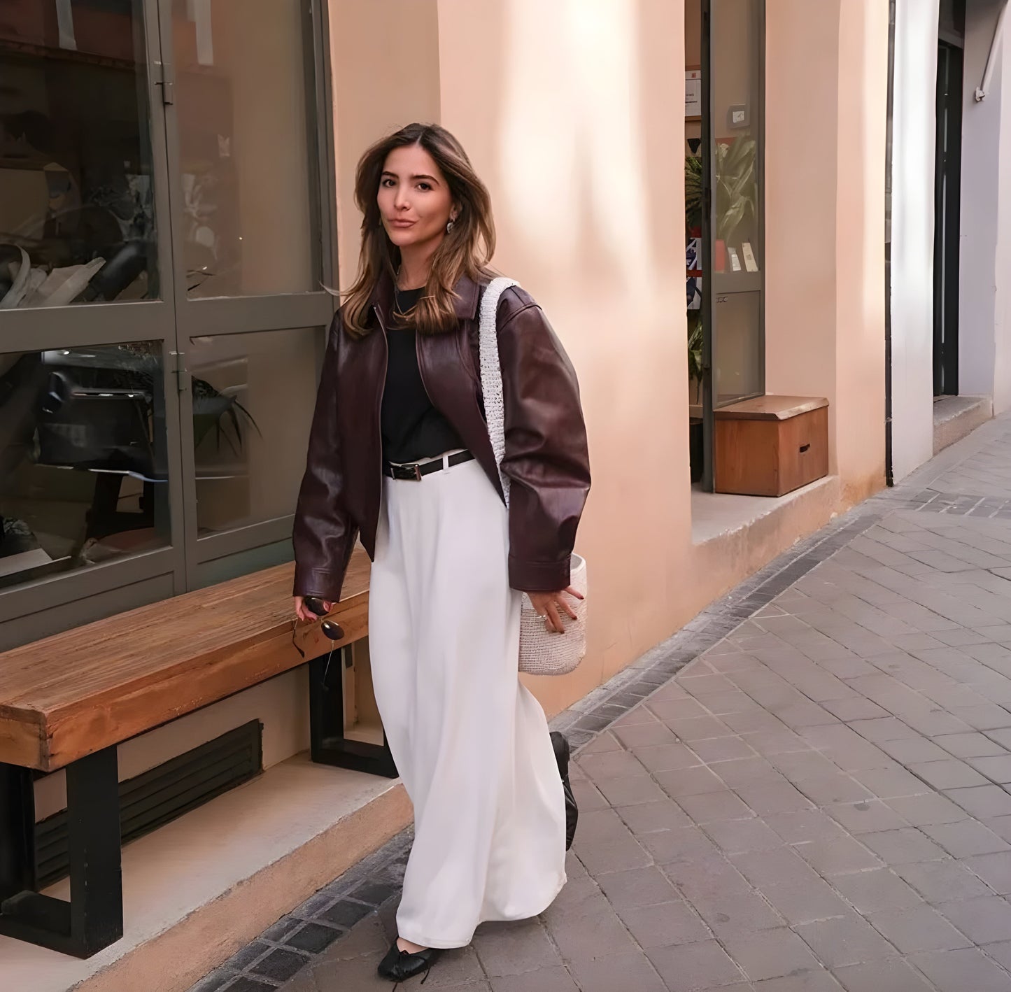 Women's Elegant Synthetic Leather Bomber Jacket with Elastic Waist – Modern and Versatile Style