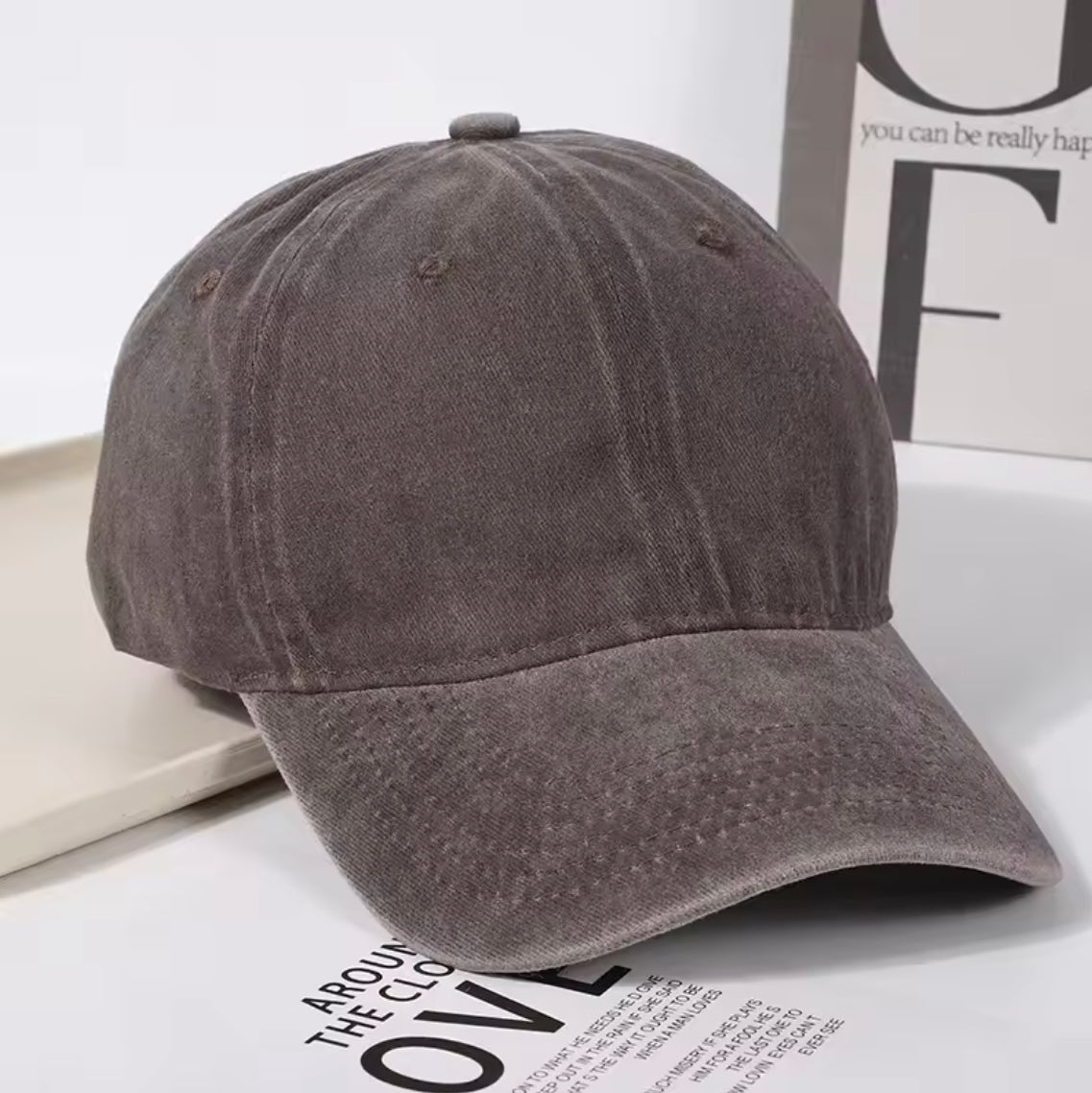 Casquette Femme Minimaliste Ajustable en Couleur Neutre – Élégante et Confortable pour un Look Casual