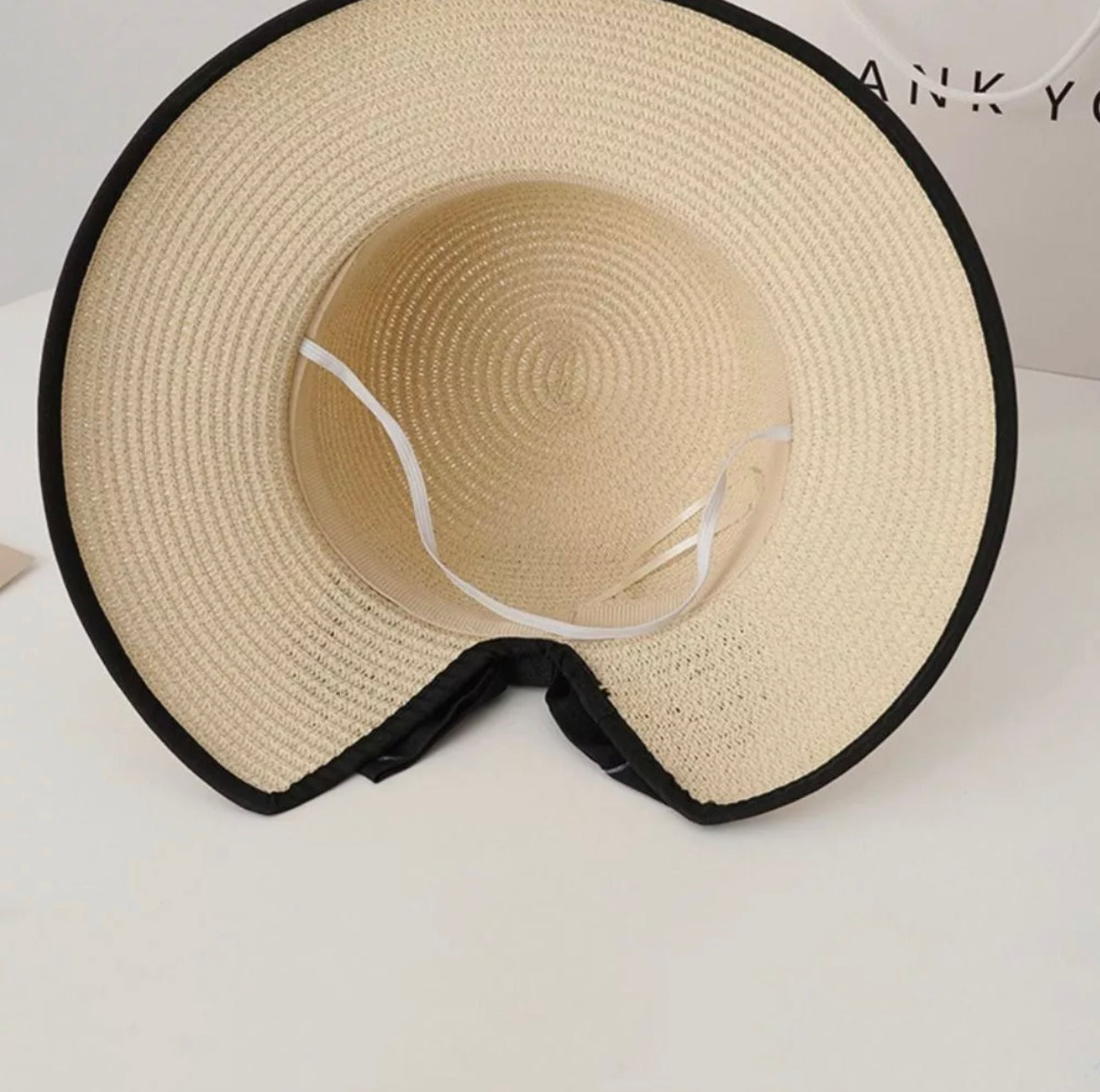 Chapeau de Paille Léger Femme avec Protection Solaire – Accessoire Estival Élégant et Chic