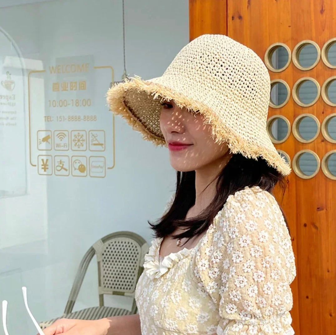 Adjustable Women's Straw Hat with Sun Protection – Elegant Summer Accessory in Natural Straw