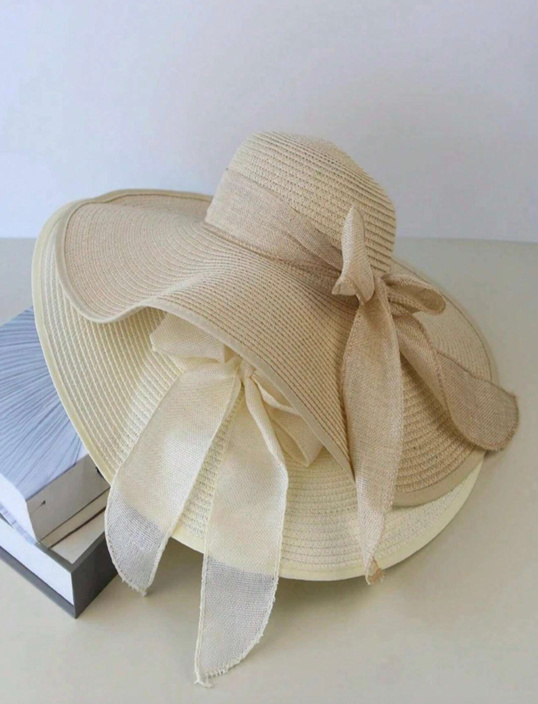 Adjustable Women's Straw Hat with Sun Protection – Elegant Summer Accessory 10 cm Brims