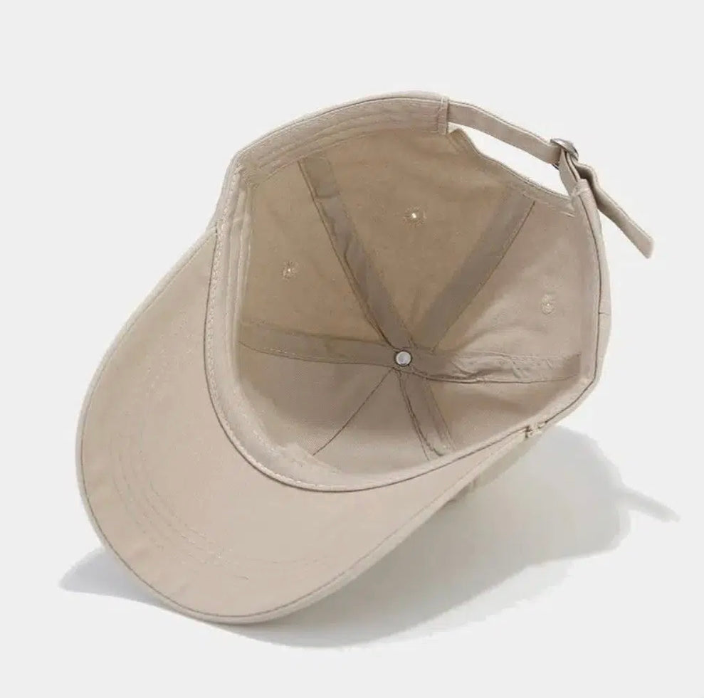 Minimalist Women's Cap with Embroidered Heart – Elegant and Comfortable, Adjustable and Breathable