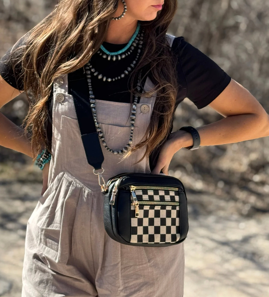 Elegant and Practical Women's Checkered Handbag with Adjustable Shoulder Strap – Black and White 30x25x10 cm