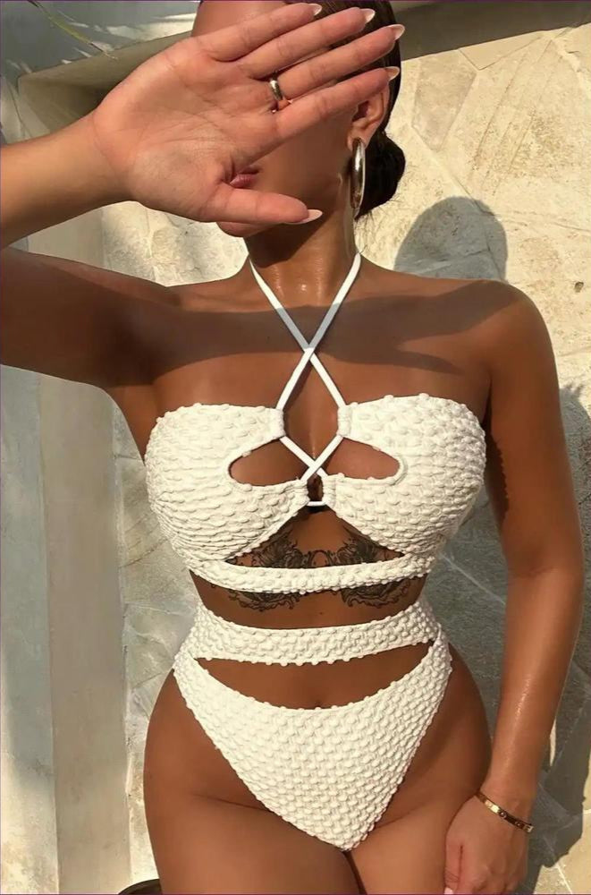 Bikini à Cordon Beige pour Femme – Maillot de Bain Boho Chic avec Détails à Lacets et Sangles Licou