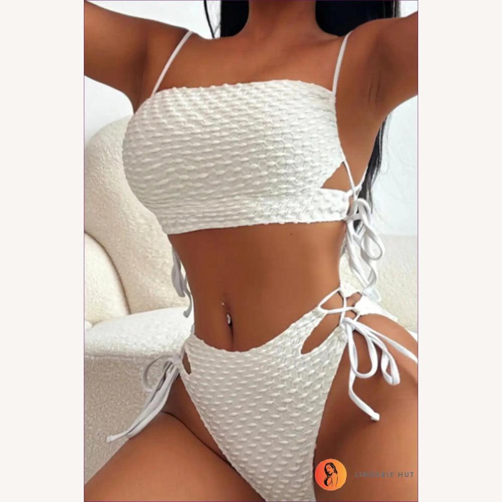 Ensemble de Bikini Texturé Blanc pour Femme avec Liens Latéraux Ajustables – Maillot de Bain Élégant pour Plage et Piscine