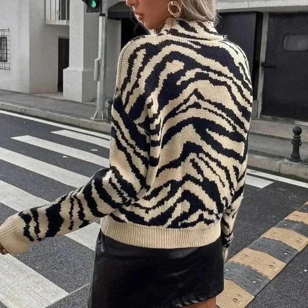 Women's Loose Zebra Print Sweater in Polyester – Soft and Comfortable Fabric for a Trendy Look
