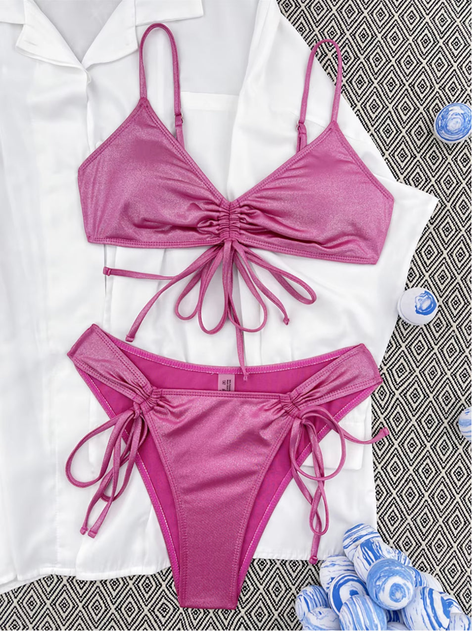 Bikini Divisé Boho avec Liens Réglables et Détails Froissés – Maillot de Bain Élégant pour Femme