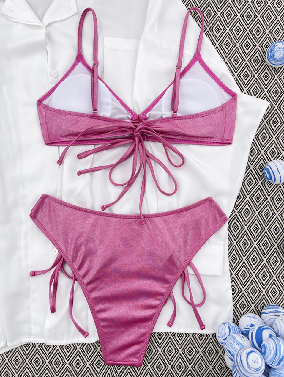 Bikini Divisé Boho avec Liens Réglables et Détails Froissés – Maillot de Bain Élégant pour Femme