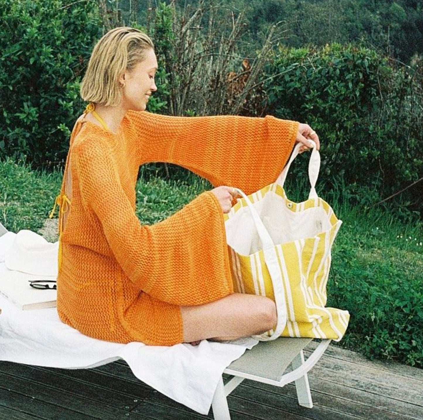 Women's Backless Beach Dress in Polyester Jersey with Wing Sleeves – Boho Elegance for Beach Outfit