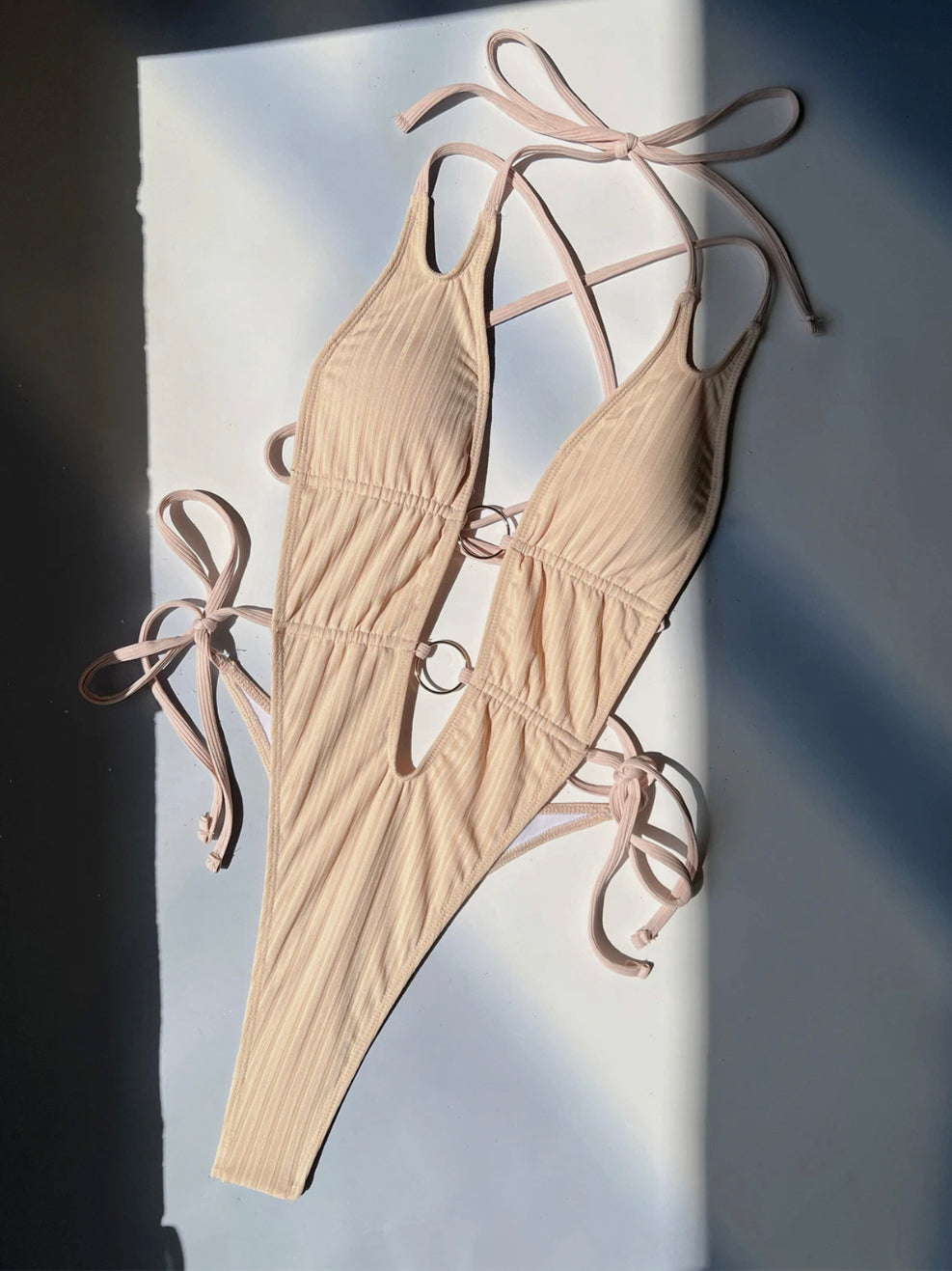 Maillot de Bain Femme 1 Pièce Sexy avec Découpes Audacieuses – Confort et Élégance pour l'Été