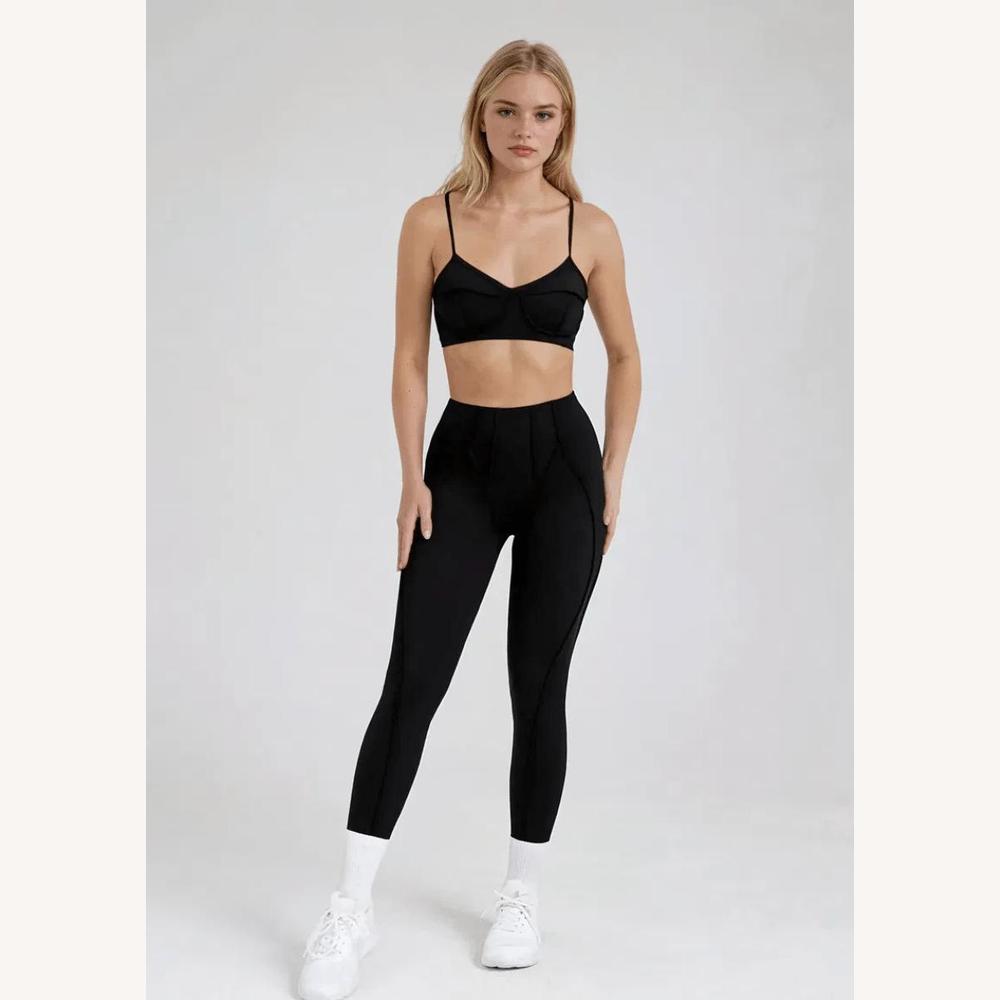 Trendy Women's Sports Set with Structured Sports Bra and High-Waisted Leggings - Comfort and Style