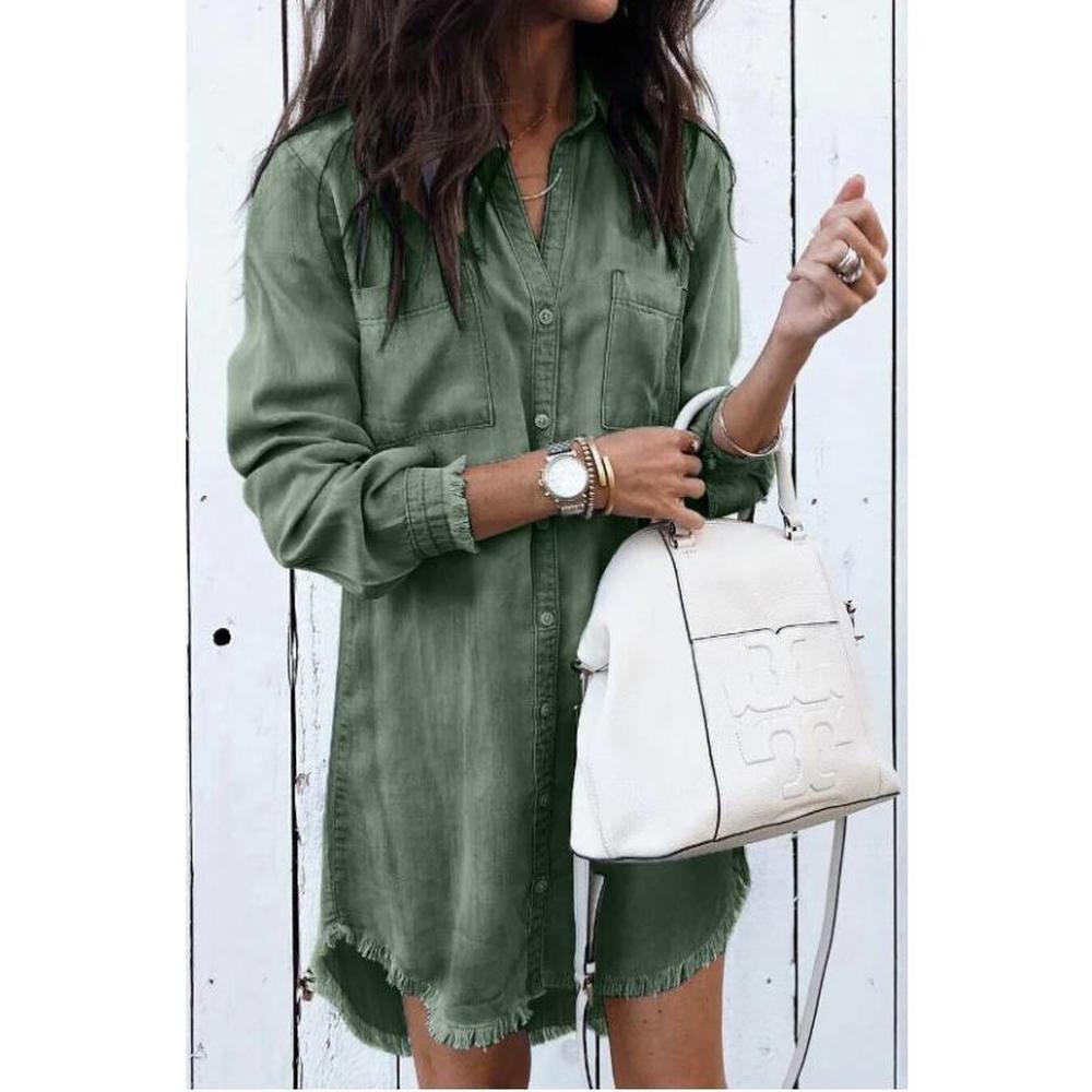 Elegant and Fitted Long Denim Dress for Women with Neat Details – Modern Style and Optimal Comfort